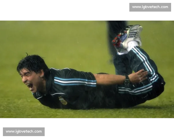 足坛逆龄传奇！C 罗 40 岁神级脚步再掀风暴，网友惊呼：这动作绝了！