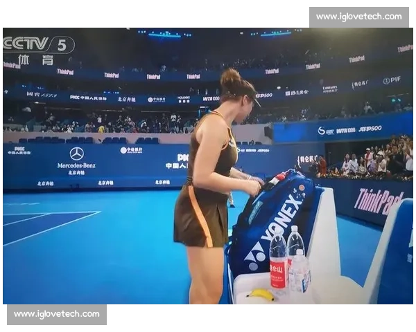 郑钦文决胜盘遭逆转！6-4 扳平仍难敌辛纳科娃